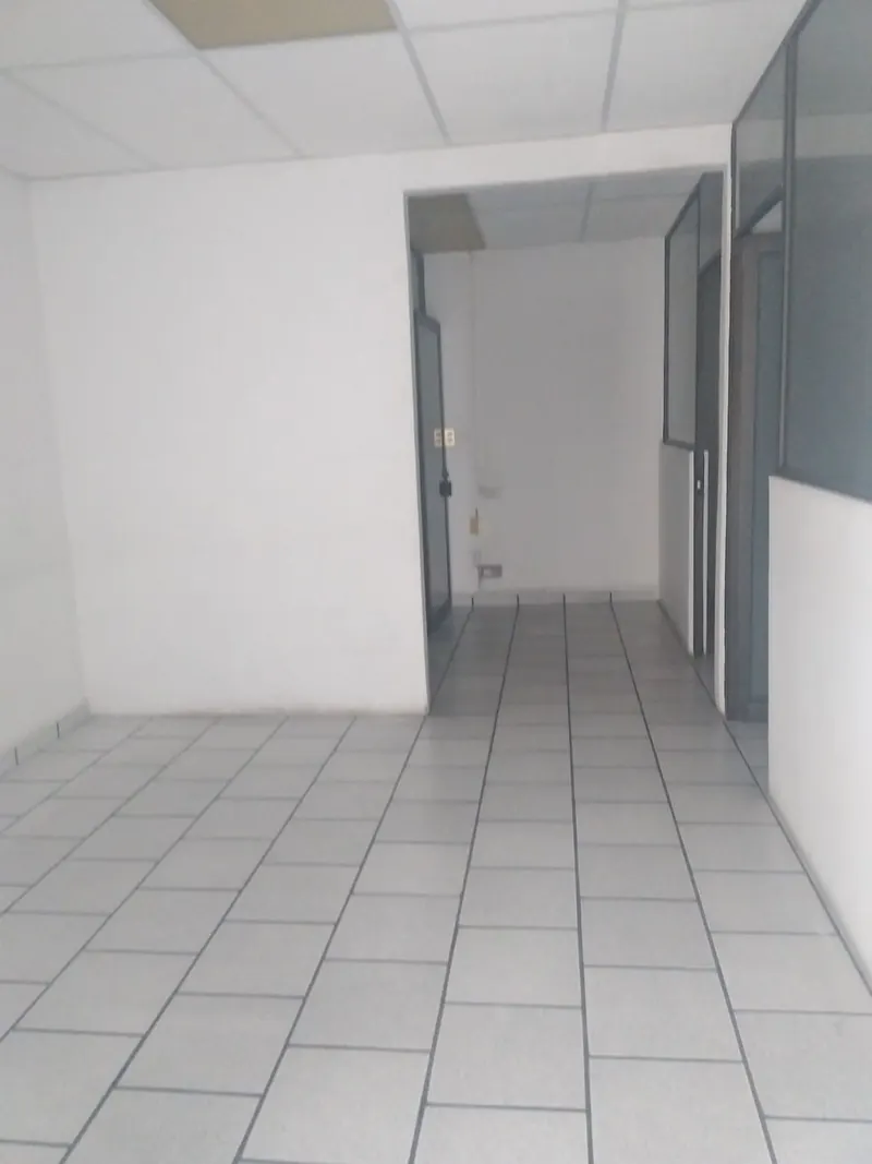 Oficina en venta en edificio con vigilancia